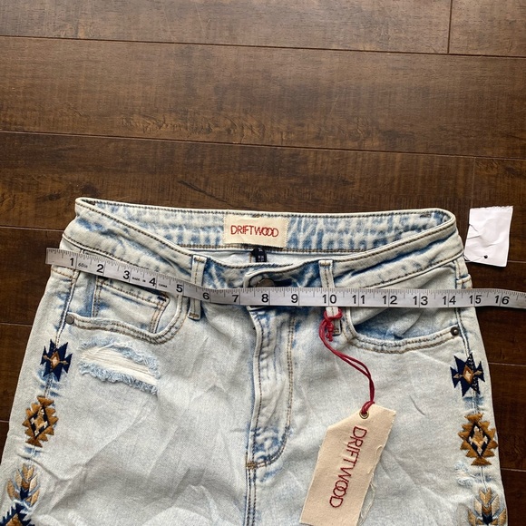 Driftwood Southwestern Gizelle Embroidered jeans - Picture 11 of 16
